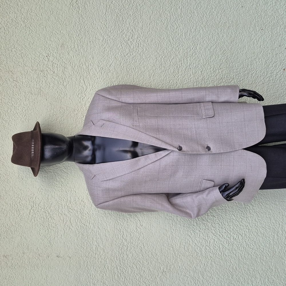 Calvin Klein Sophisticated Men's Light Gray Silk/Wool Blend Widowpaine Blazer